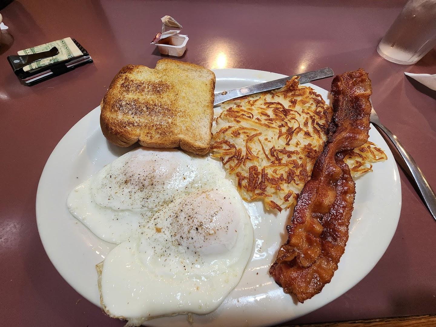 B&J's Family Restaurant & Lounge